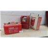 Image 1 : 2 Gas Containers: Yamaha Metal Marine, Plastic 3 Gallon