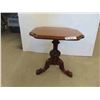 Image 1 : Fancy Detailed Pedestal Stand 19'' H x 19 1/2'' x 16'' 