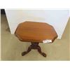 Image 2 : Fancy Detailed Pedestal Stand 19'' H x 19 1/2'' x 16'' 