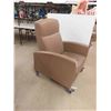 Image 1 : Hospital Rolling Recliner Leather/Leather-Style