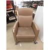 Image 2 : Hospital Rolling Recliner Leather/Leather-Style