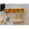 Image 2 : Singer Genie Portable Sewing Machine 