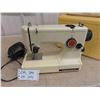 Image 2 : Kenmore Portable Sewing Machine
