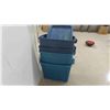Image 4 : 4 Totes , 3 Lids 