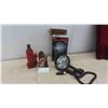 Image 1 : 2 Bottle Jacks , Coleman Halogen Spotlight 