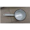 Image 3 : 3 Enamel Pots & 2 Lids 