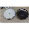 Image 5 : 3 Enamel Pots & 2 Lids 