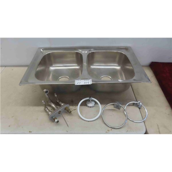 Double Stainless Steel Sink 33 1/2'' x 19 3/4'' x 7 3/4'' with Brushed