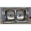 Image 2 : Double Stainless Steel Sink 33 1/2'' x 19 3/4'' x 7 3/4'' with Brushed