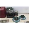 Image 2 : 2 Coleman Lantern Bases with Case , 2 Kangaroo Pop 
