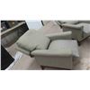 Image 11 : 2 Living Room Reclining Arm Chairs 