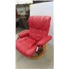 Image 1 : Leather/Leather Style Swivel Reclining Chair 