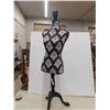 Image 1 : Seamstress Manequin 