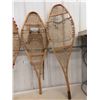 Image 4 : 2 Pairs of Vintage Snowshoes (3) 37'' (1) 41'' 