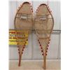 Image 6 : 2 Pairs of Vintage Snowshoes (3) 37'' (1) 41'' 
