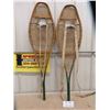 Image 1 : Vintage Snow Shoes 42 1/2'' L 