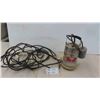 Image 1 : Little Tech 1/2HP Submersible Pump - Plugged In & Working 