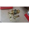 Image 3 : 9 New Weiser Locking Door Knobs 