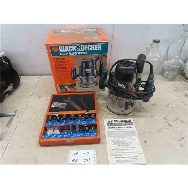 Black and Decker 1 3/4 HP Plunge Router and Bits