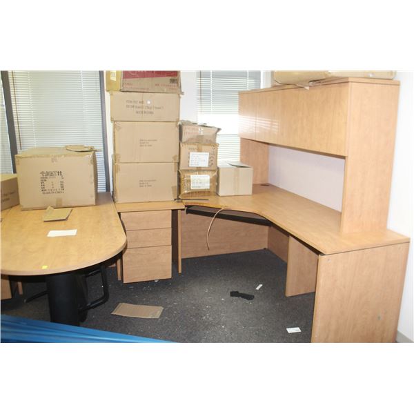 LOT OF OFFICE FURNITURE
