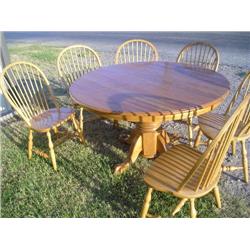 Round Oak Pedistal Table w/Chairs