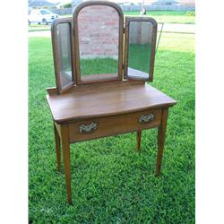 Oak vanity w/tri-fold mirror