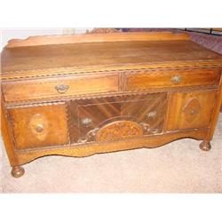 Chest w/drawers, bun feet.