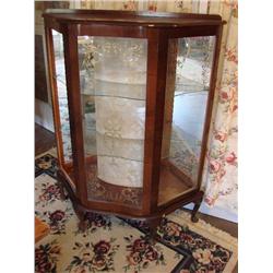 China cabinet w/glass shelves