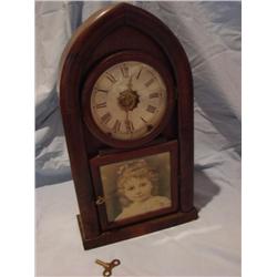 Mantle clock w/ pendulum