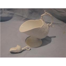 White sauce server w/mini scoop