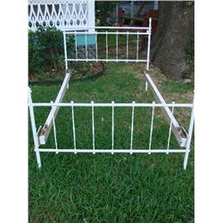white iron 3/4 bed w/rails
