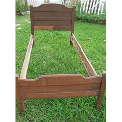 Wood pegged singel size bed w/rails