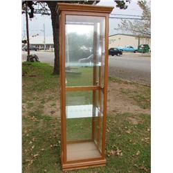 Pulaski curio cabinet w/2 glass shelves