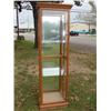 Image 1 : Pulaski curio cabinet w/2 glass shelves