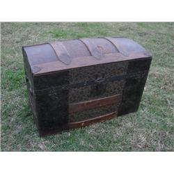 Antique trunk w/tray