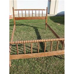 Full size antique bed w/rails