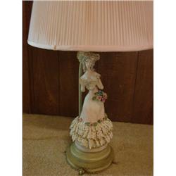 Victorian lamp w/shade
