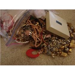 bag of assorted jewelry