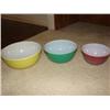 Image 1 : 3 Pyrex colored mixing bowls