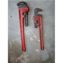 2 Pipe wrenches