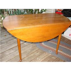 Drop leaf mable table (w/2 leaves)