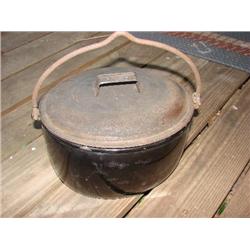 Heavy dutch oven