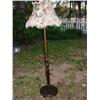 Image 1 : Floor lamp w/shade