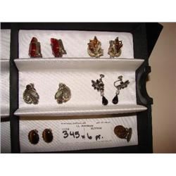 6 pairs of vintage earings