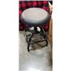 Image 2 : KODA STOOL AND RIO PET BED
