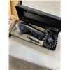 Image 2 : 5 VINTAGE CASED RAZORS