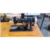 Image 2 : VINTAGE NECCHI SEWING MACHINE