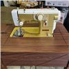 Image 2 : VINTAGE BAYCREST SEWING MACHINE