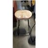 Image 2 : 2 MODERN BARSTOOLS