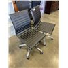 Image 2 : 2 MODERN LEATHER AND CHROME ADJUSTABLE HEIGHT OFFICE CHAIRS